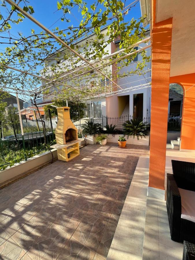 Апартаменти Orangerie Каштела Екстер'єр фото